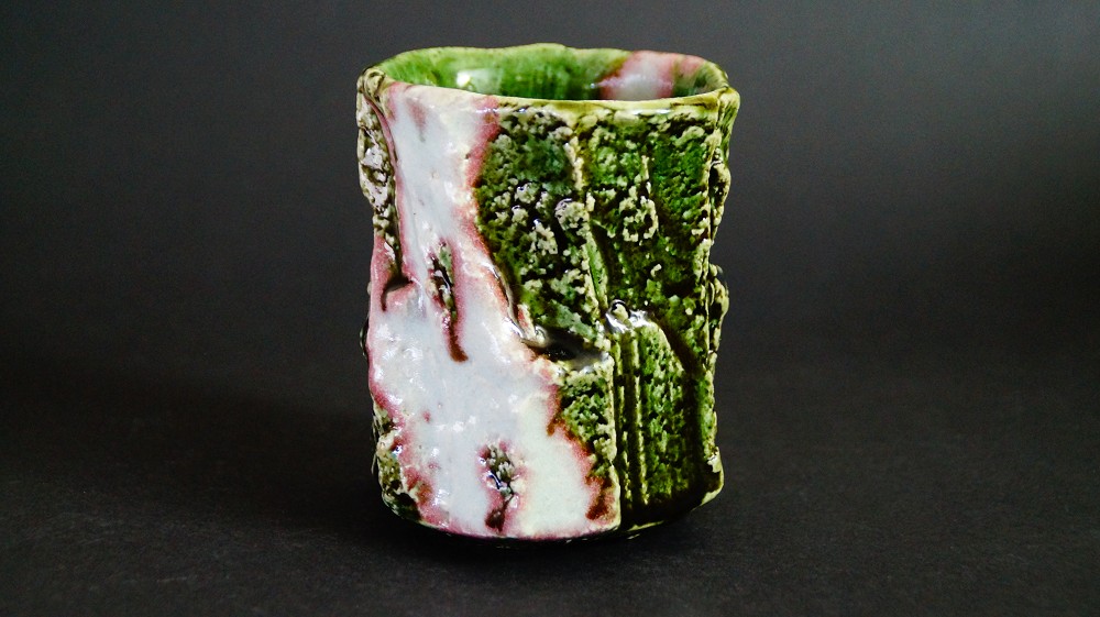 Cuenco de té yunomi de cerámica Oribe de Kawachi Hidetoshi vista frontal