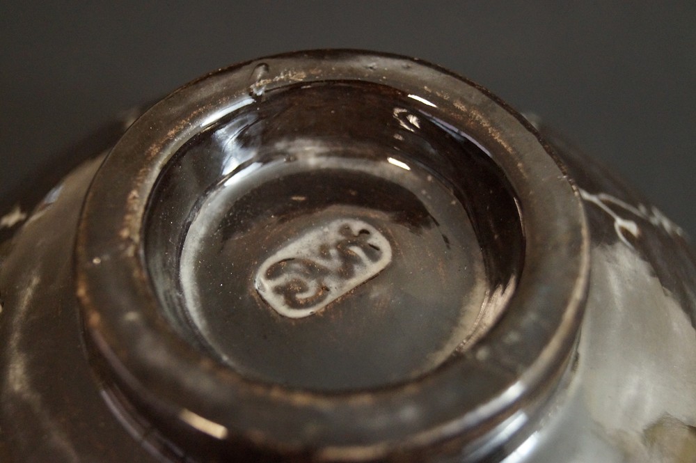 Chawan Raku Shogetsu Kikko Toepfermarke Nahaufnahme