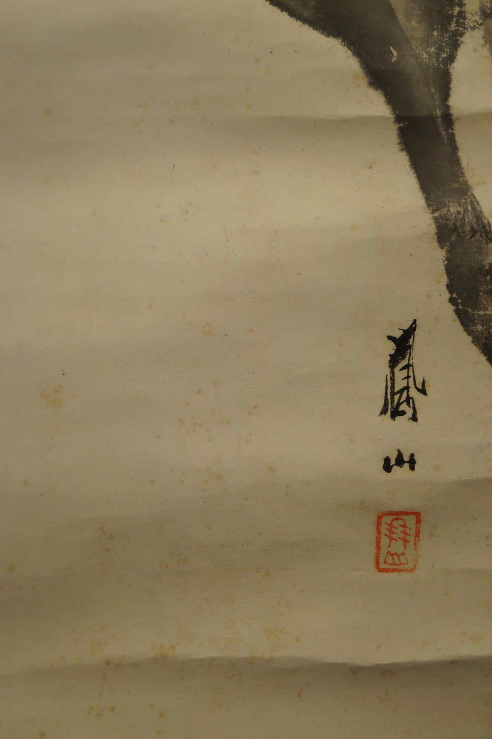 Japanisches Rollbild Signatur und rotes Siegel des Kuenstlers Nahaufnahme