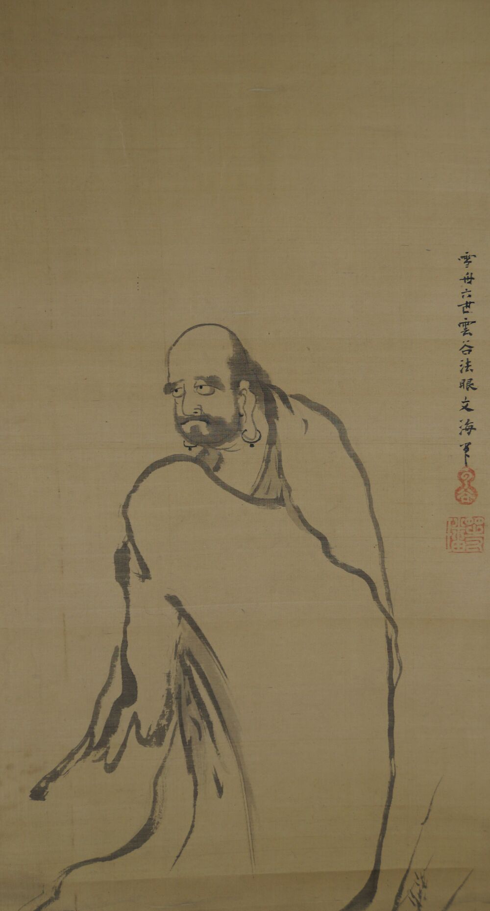 Gesamtmotiv des Kakemono Bodhidharma auf dem Weg mit der in Tusche gemalten Figur und Inschrift, ohne Rahmung
