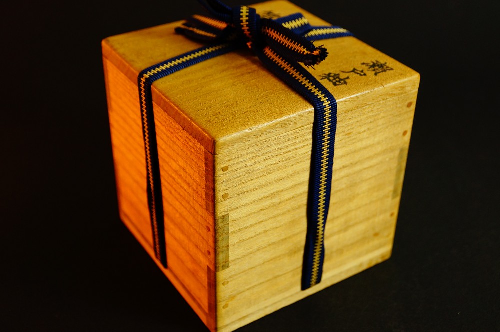 Cuenco de té chawan de cerámica de Seto de Cho Sojo caja de conservación con cordón