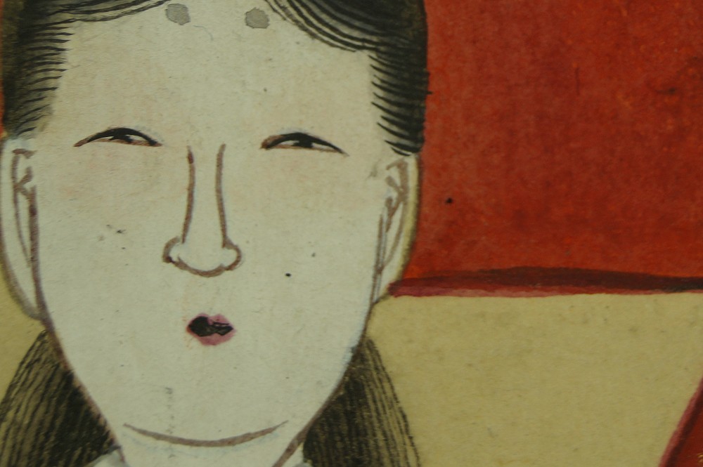 Hina Puppen mit Pflaumenblueten und Vase Gesicht Nahaufnahme