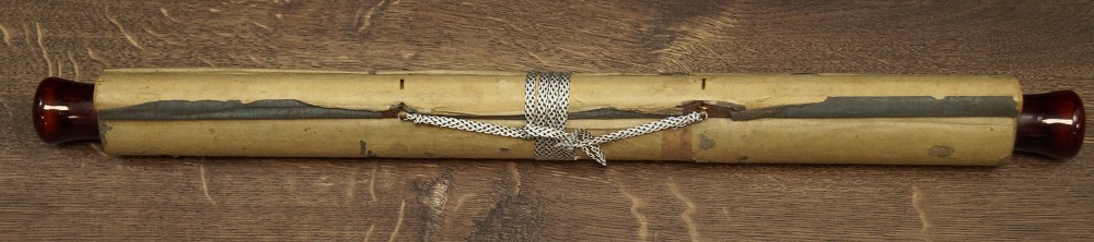 Kakemono zusammengerollt und verschnuert