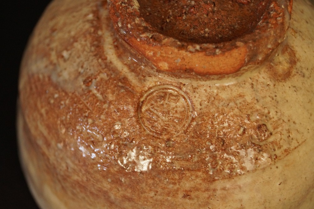 Chawan Hagi autorstwa Hirose Tanga zbliżenie sygnatury garncarza