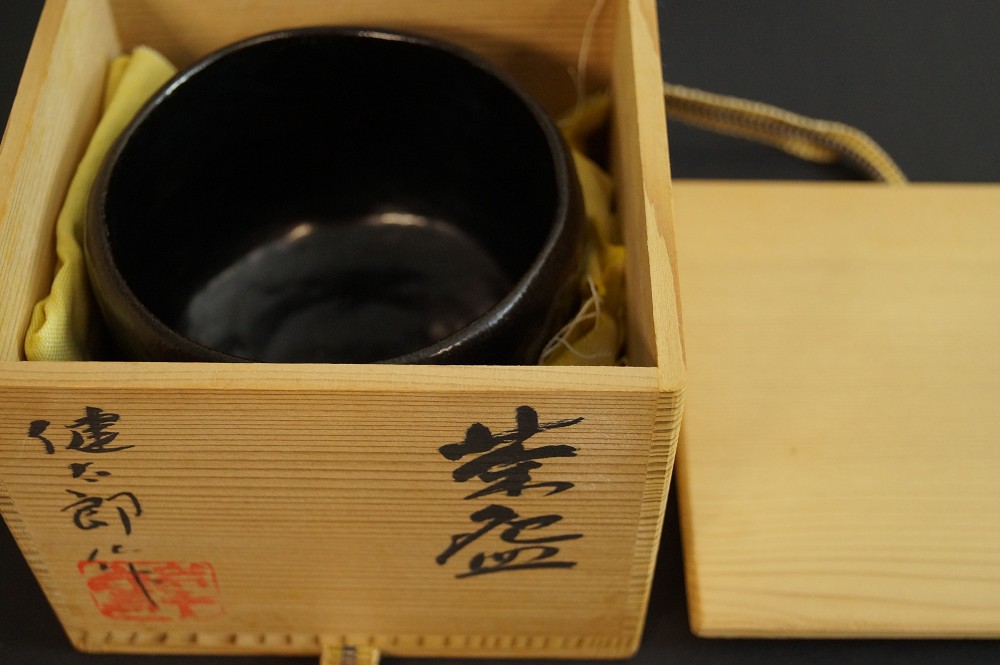Chawan raku od Kentaro Furumaru w pudelku przechowalnym