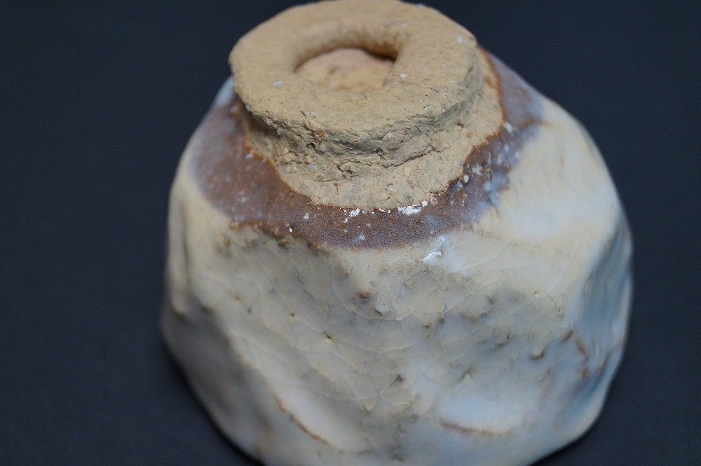 Sake Schale Guinomi Hagi von Seigan Yamane Boden Nahaufnahme