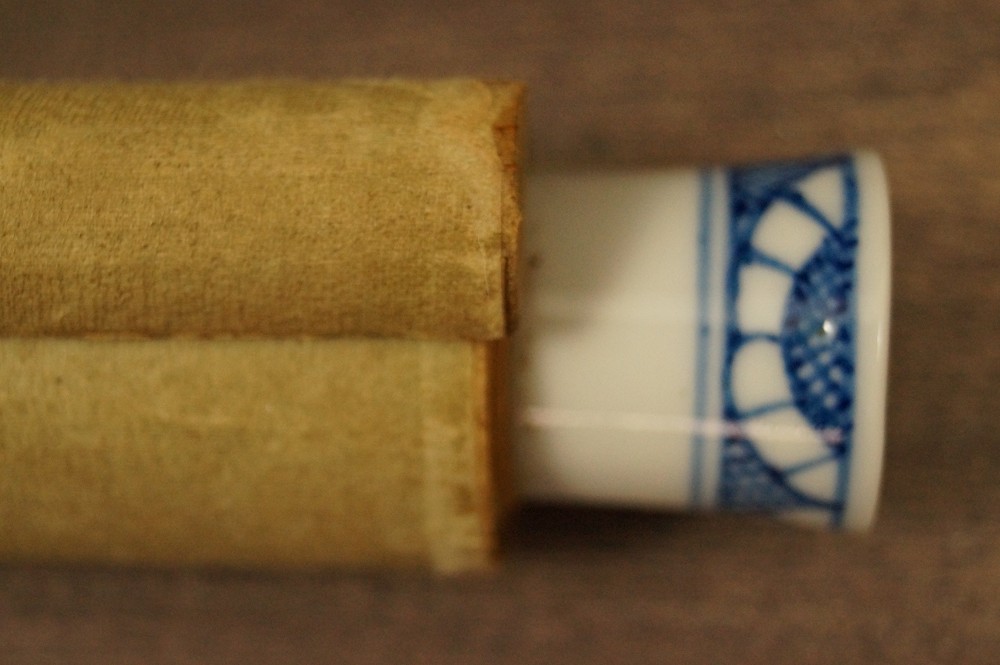 Alter Zen-Moench unter Kirschblueten Rollendetail 2