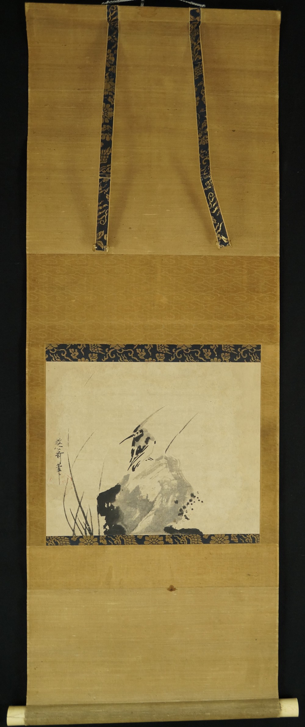 Vogel auf einem Stein von Kano Yasunobu Gesamtansicht Rollbild