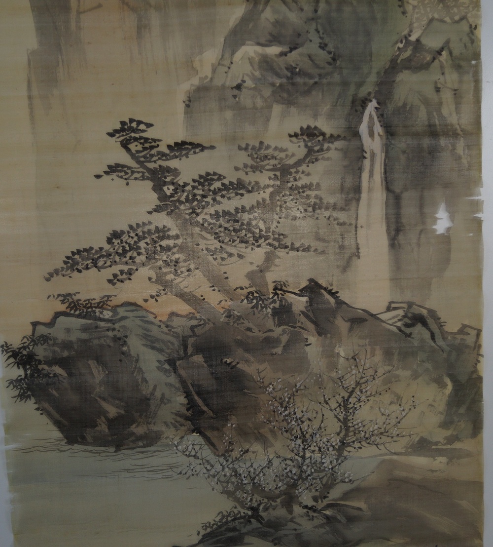 Paysage, pin et cascade, gros plan