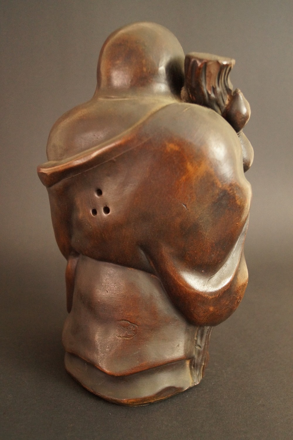 Figurine Hotei en céramique de Bizen Vue arrière