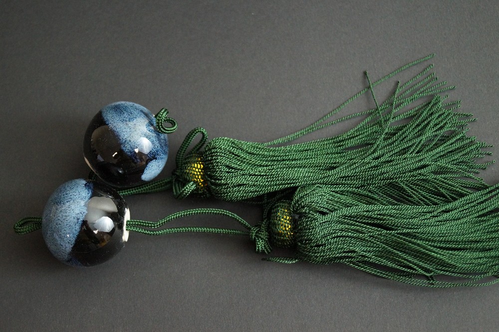 Fuchin Scroll Weights for Kakemono - Blue Glaze, Green Tassels