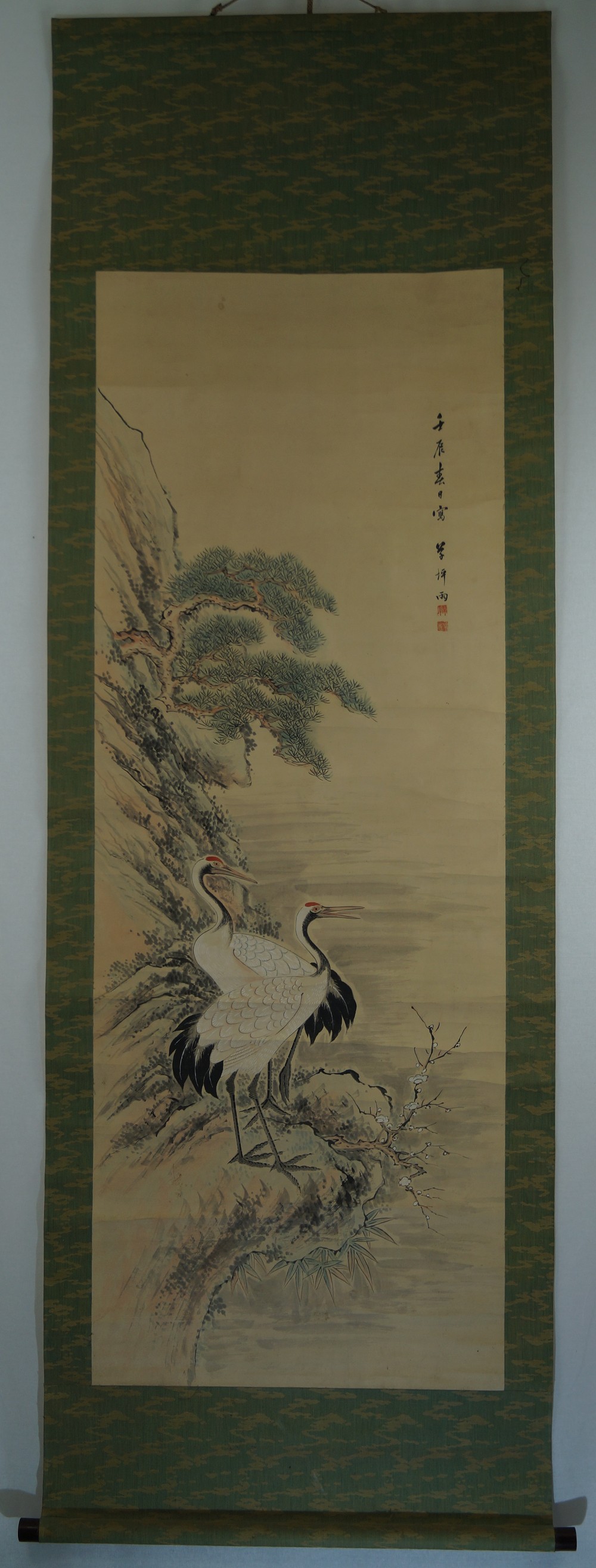 Kakemono deux grues vue d'ensemble du rouleau suspendu