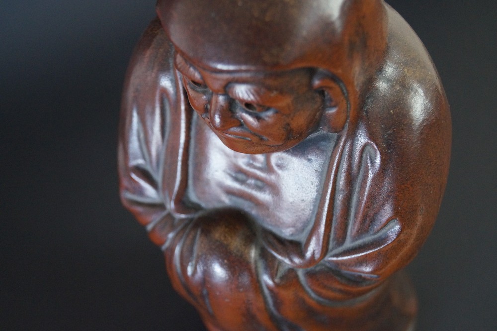 Daruma Figur aus Bizen Keramik Aufsicht