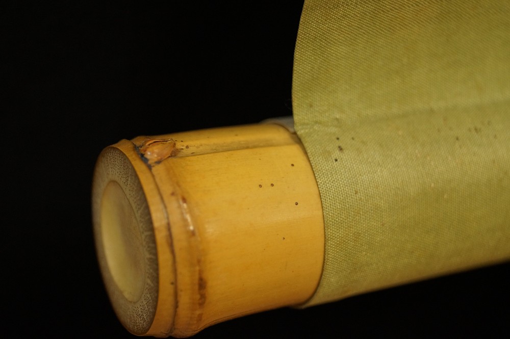 Rollo colgante japonés libélula de Kazuyo Okutani detalle del rollo