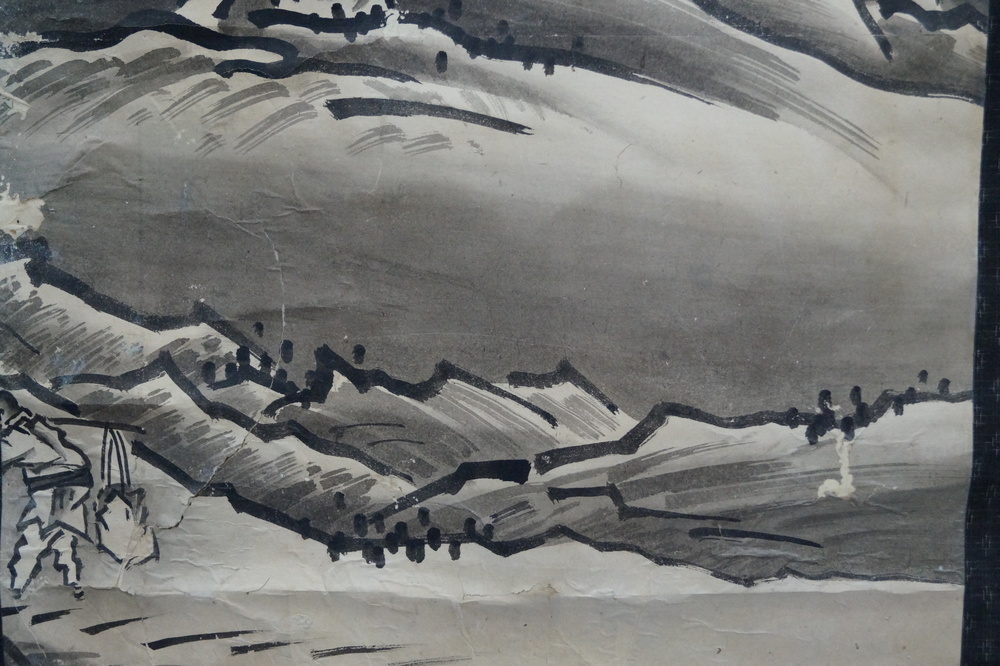 Zwei knorrige Baeume Nahaufnahme der Berglandschaft im Hintergrund Landschaft Nahaufnahme