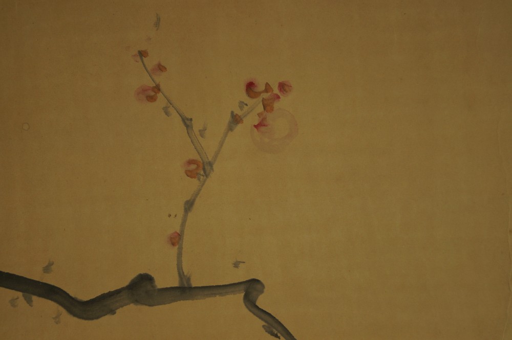 Rouleau suspendu japonais Oiseau sur un prunier gros plan sur le motif de fleurs de prunier 1