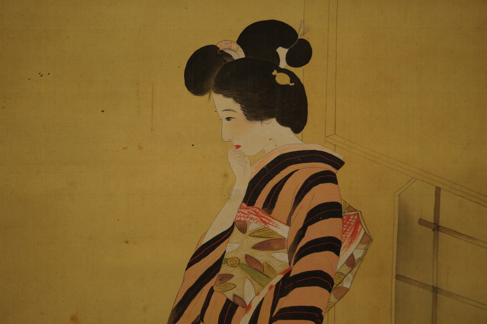 Belleza en kimono de Chigusa Kitani primer plano de mujer en kimono