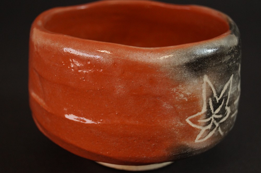 Chawan Seitenansicht mit Ahornblatt