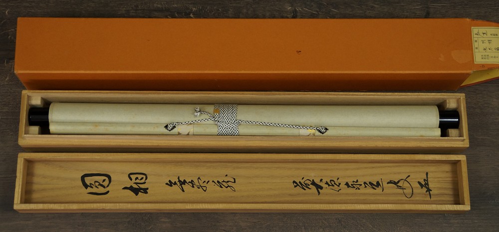 Enso calligraphie zen par Adachi Taido gros plan sur la boîte de rangement