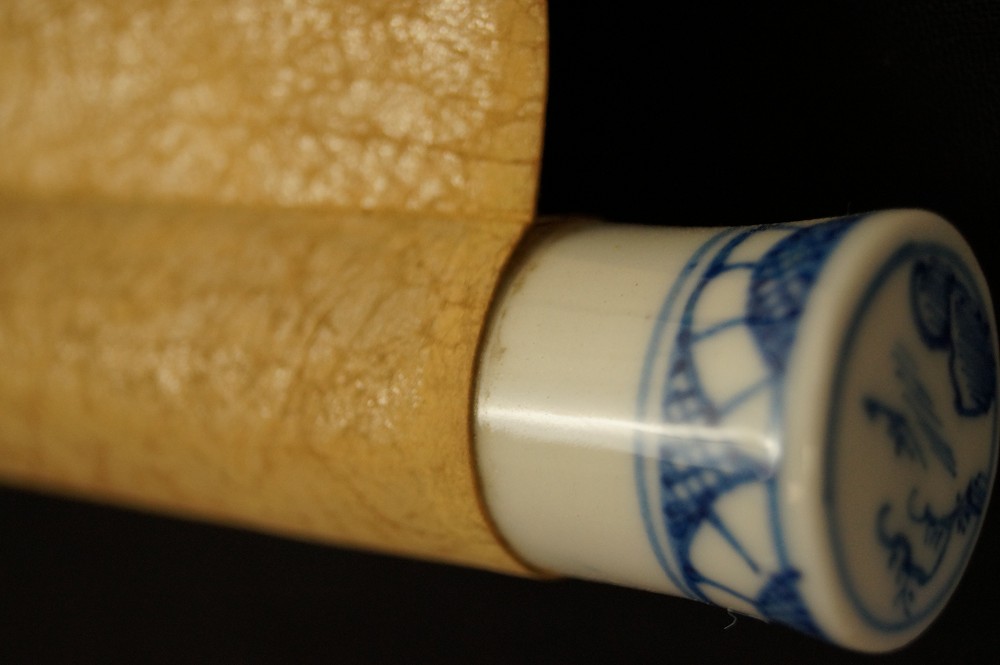 Alter Zen-Moench unter Kirschblueten Rollendetail 1