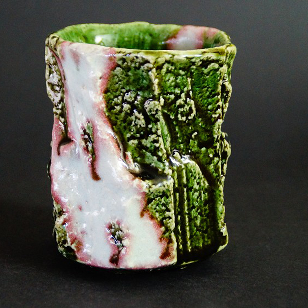 Yunomi Teeschale aus Oribe-Keramik von Kawachi Hidetoshi Motiv Nahaufnahme Vorschau
