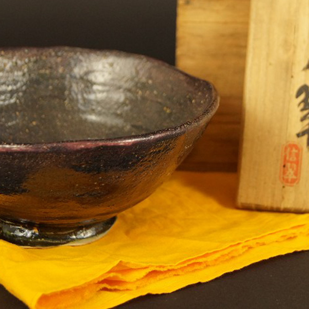 Raku chawan autorstwa Shichibei Kiyomizu z pudłem do przechowywania podgląd zbliżenia motywu