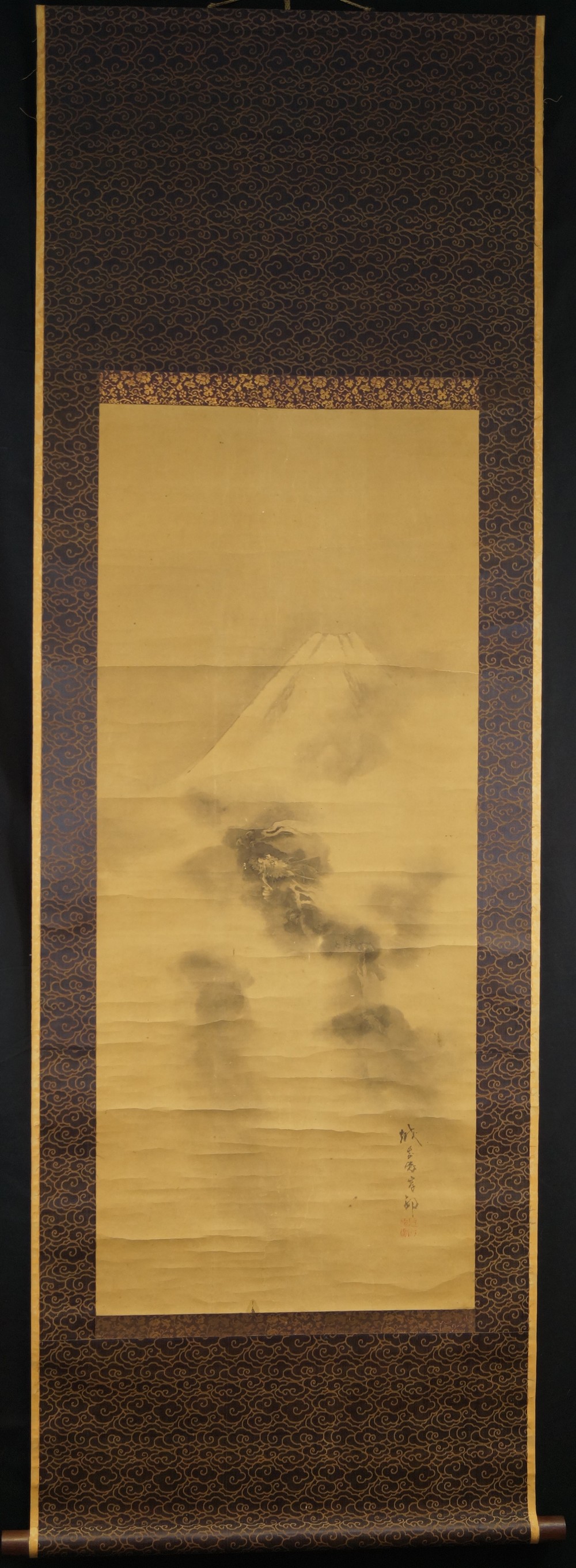 Kakemono Drache ueber dem Fuji von Kishi Ganku Gesamtansicht Rollbild