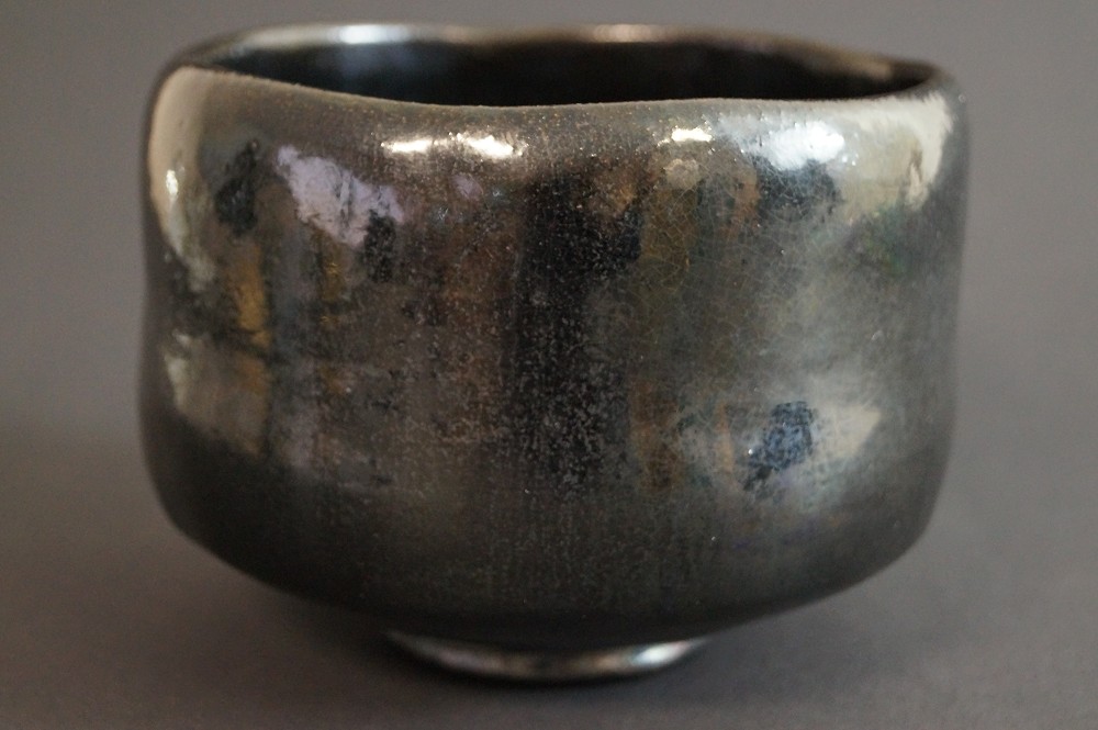 Czarka chawan raku od Kentaro Furumaru widok od przodu