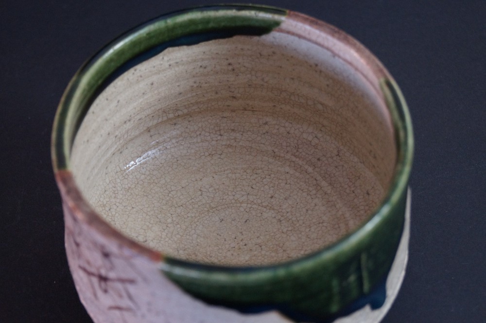 Bol à thé Oribe Chawan par Tetsuzan Matsumoto vue intérieure en gros plan