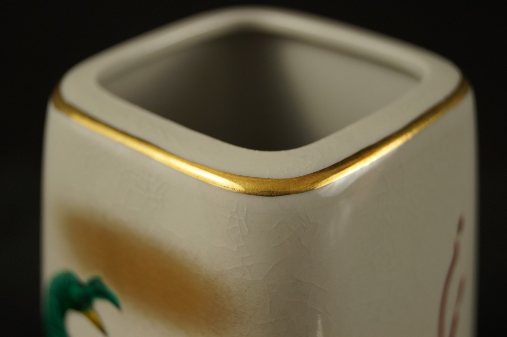 Vaso con peonie primo piano del collo