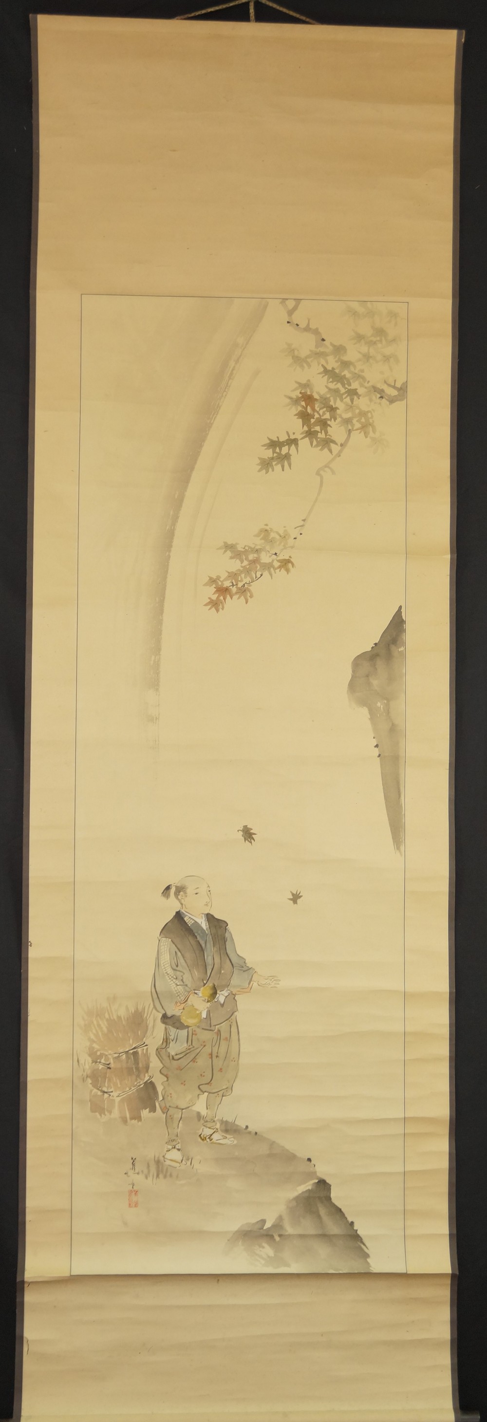 Homme à la cascade par Shodo vue d'ensemble du rouleau suspendu