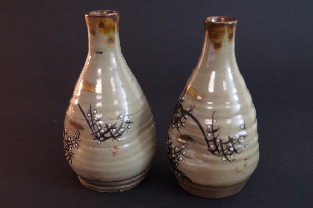 Another side view of the two sake bottles with ribbed body