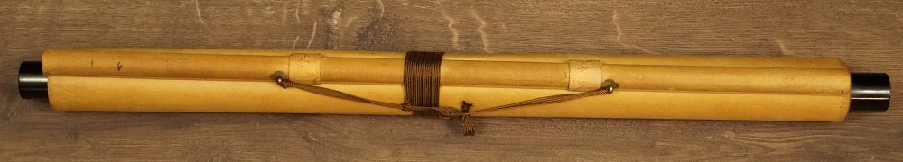 Zweig voller Sakura-Blueten Kakemono zusammengerollt