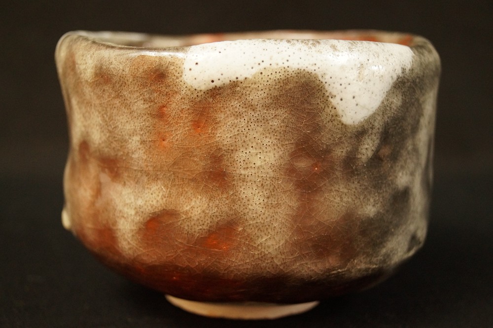 Raku Chawan von Jiho Ueyama Seitenansicht