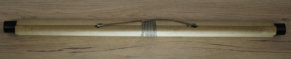 Tauben im Gras Kakemono zusammengerollt