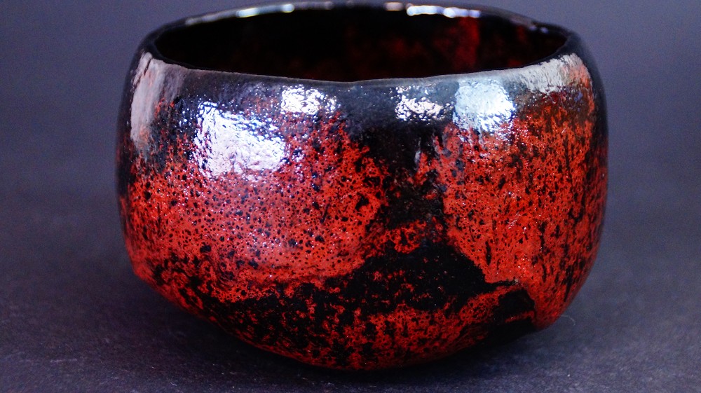 Chawan aus Kuro Raku Keramik Rueckansicht