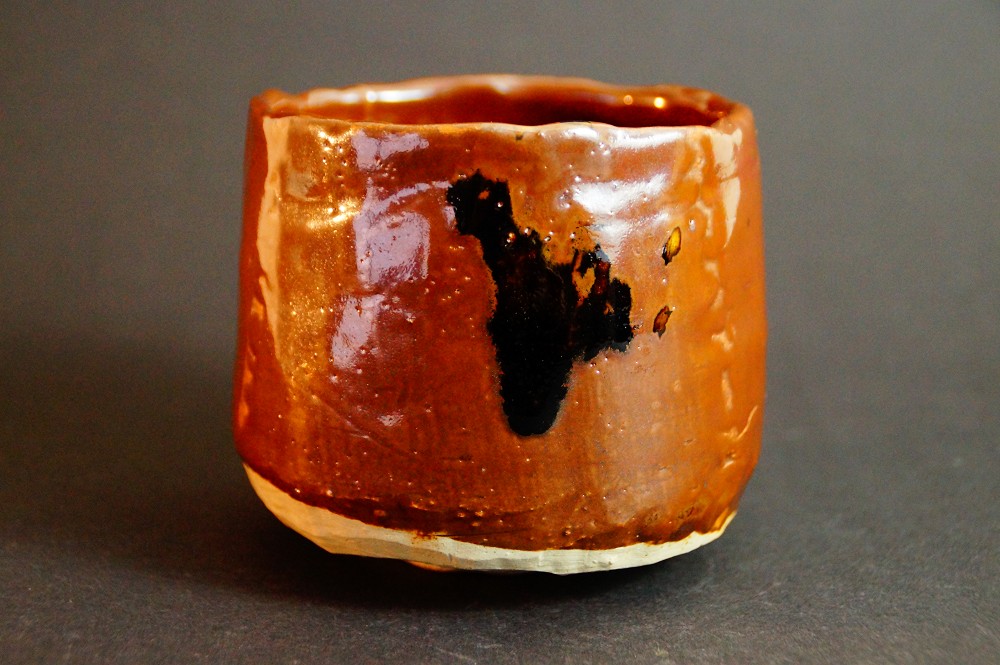 Cuenco de té chawan de cerámica de Seto de Cho Sojo vista frontal