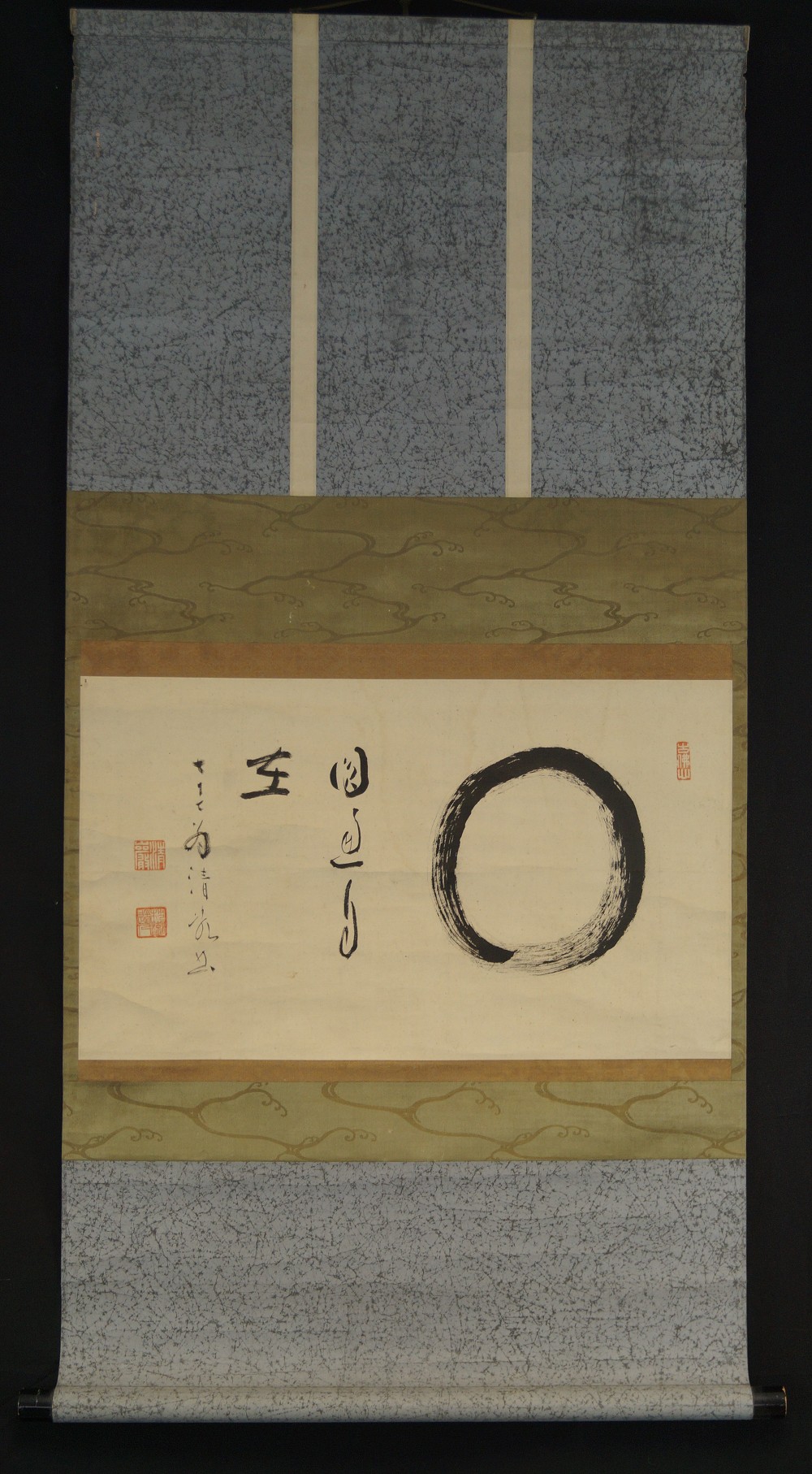 Caligrafía zen enso de Taniuchi Seigan vista general del rollo colgante