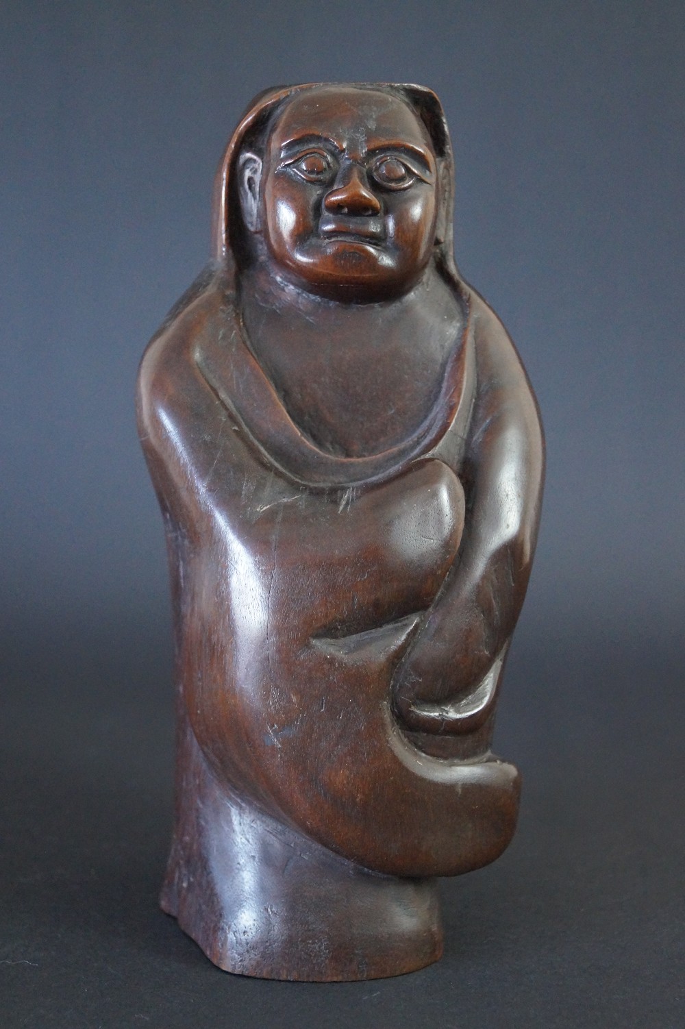Statuette de Bodhidharma Daruma en bois dur Vue de face