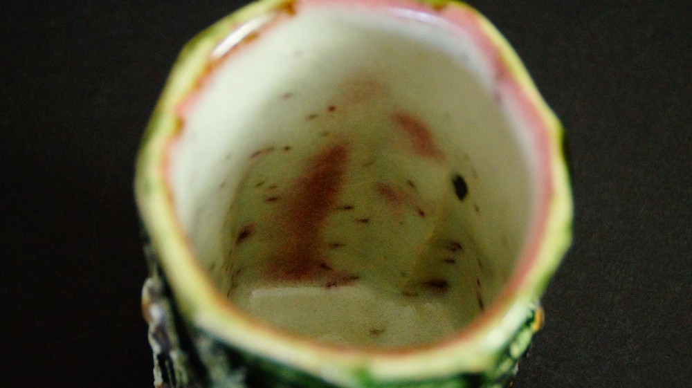 Yunomi Teeschale aus Oribe-Keramik von Kawachi Hidetoshi Innenansicht Nahaufnahme