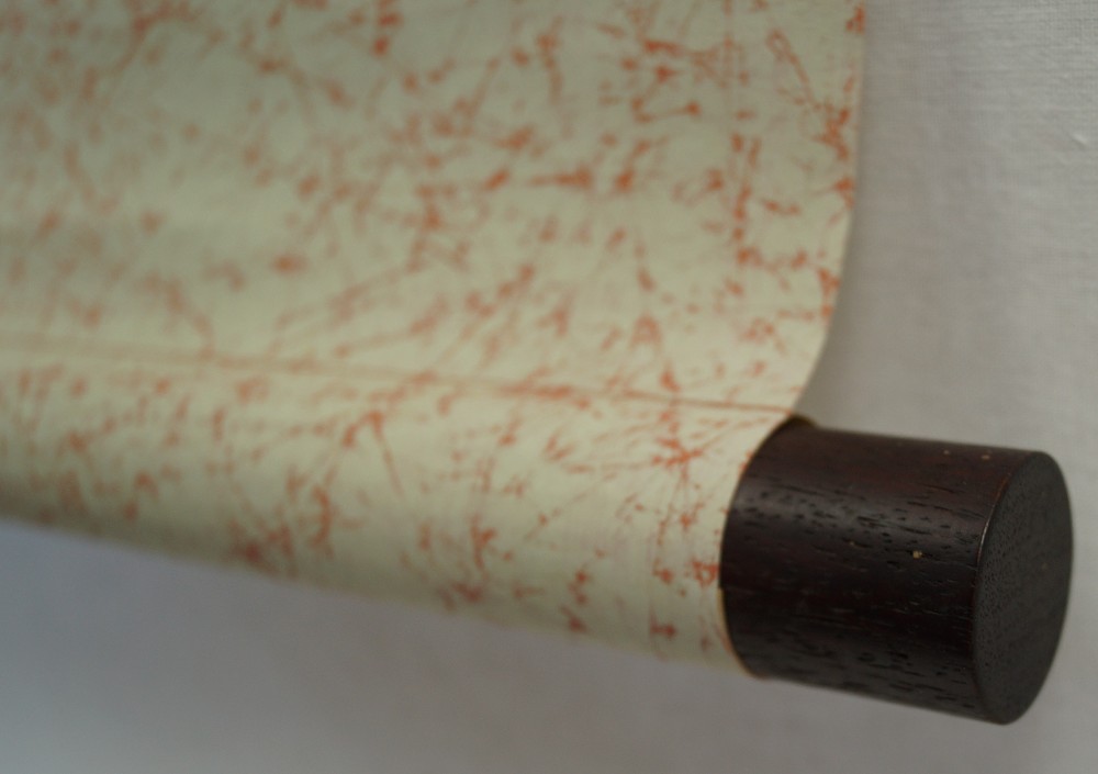 Kalligrafie-Druck Schaffe Gerechtigkeit in Grossschrift Nahaufnahme des Rollenendes Jikusaki Rollendetail
