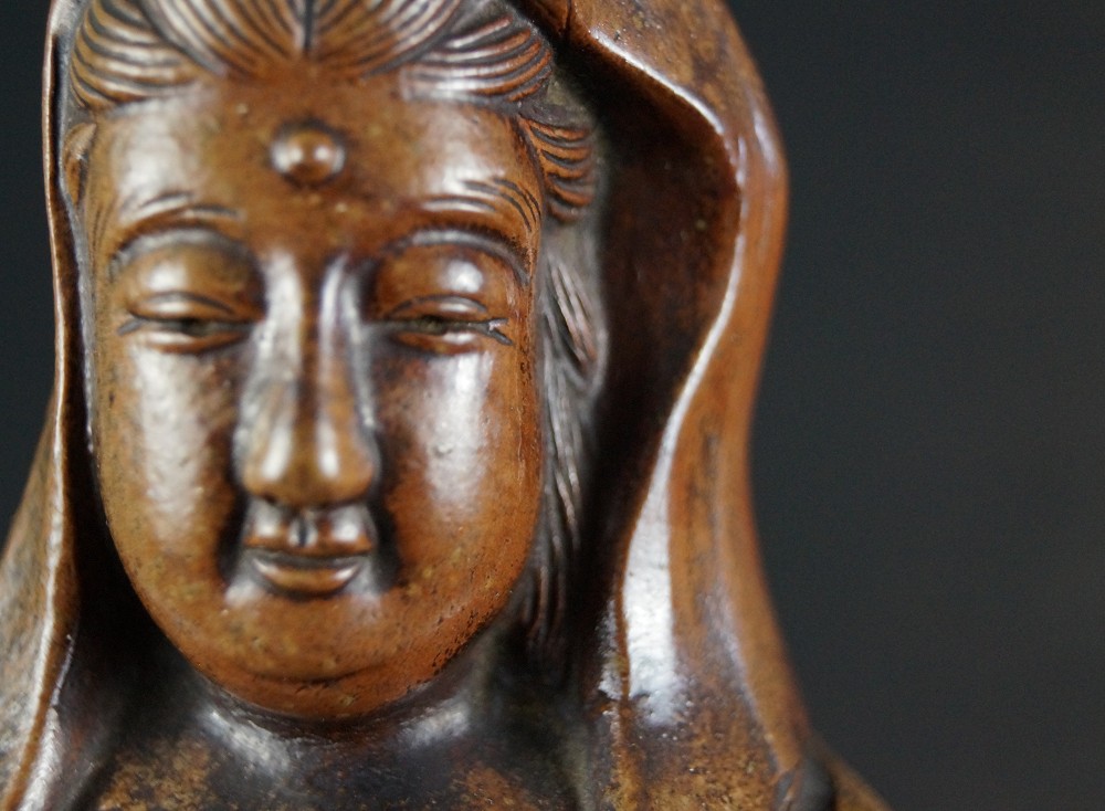 Kannon Figur Bizen Keramik Gesicht Nahaufnahme 4