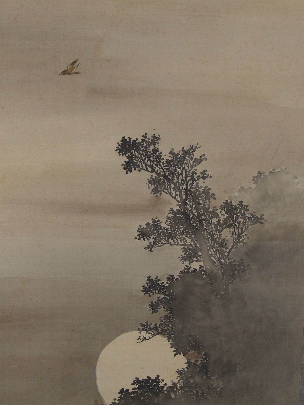 Gesamtmotiv des Kakemono Vollmond ueber nebeliger Landschaft mit Vogel und Baum, ohne Rahmung