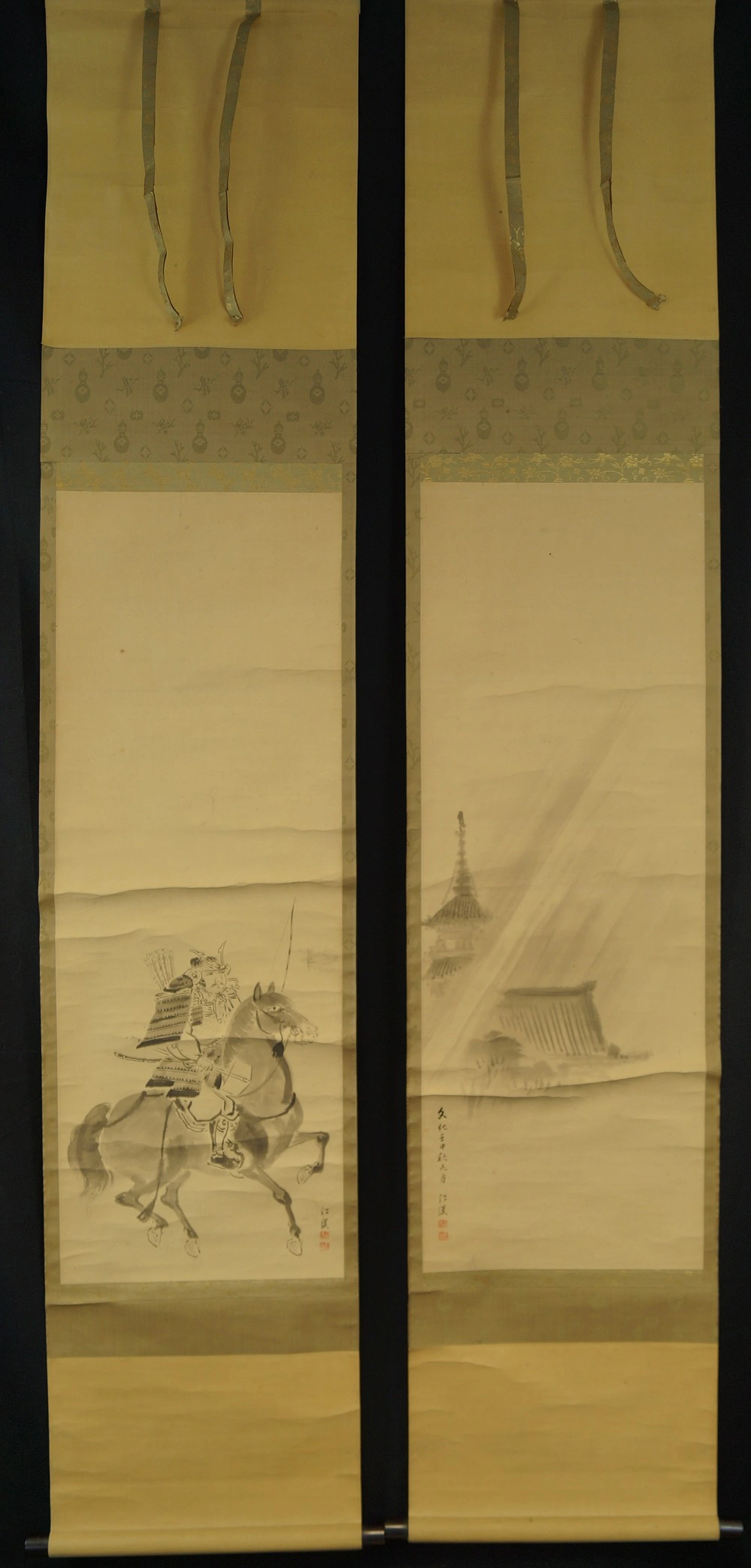 Guerrier samouraï vue d'ensemble de la paire de rouleaux suspendus