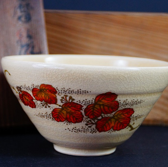 Chawan aus Satsuma-Keramik von Gyokusen Nozaki vor der Aufbewahrungsbox