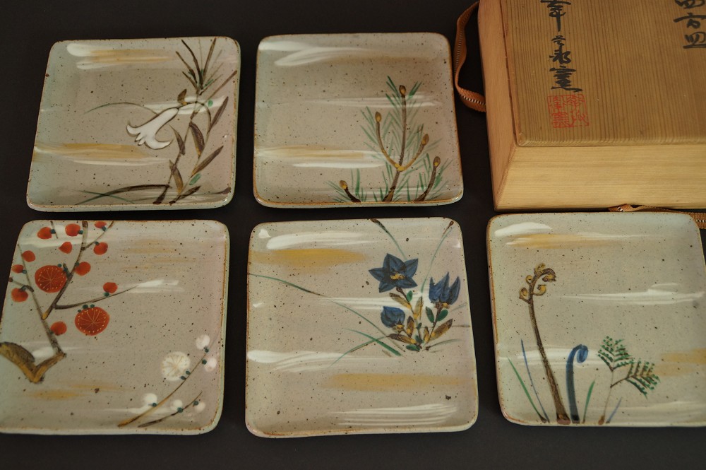 5er Set Dessert-Teller von Takuo Kato Set Frontalansicht mit Aufbewahrungsbox