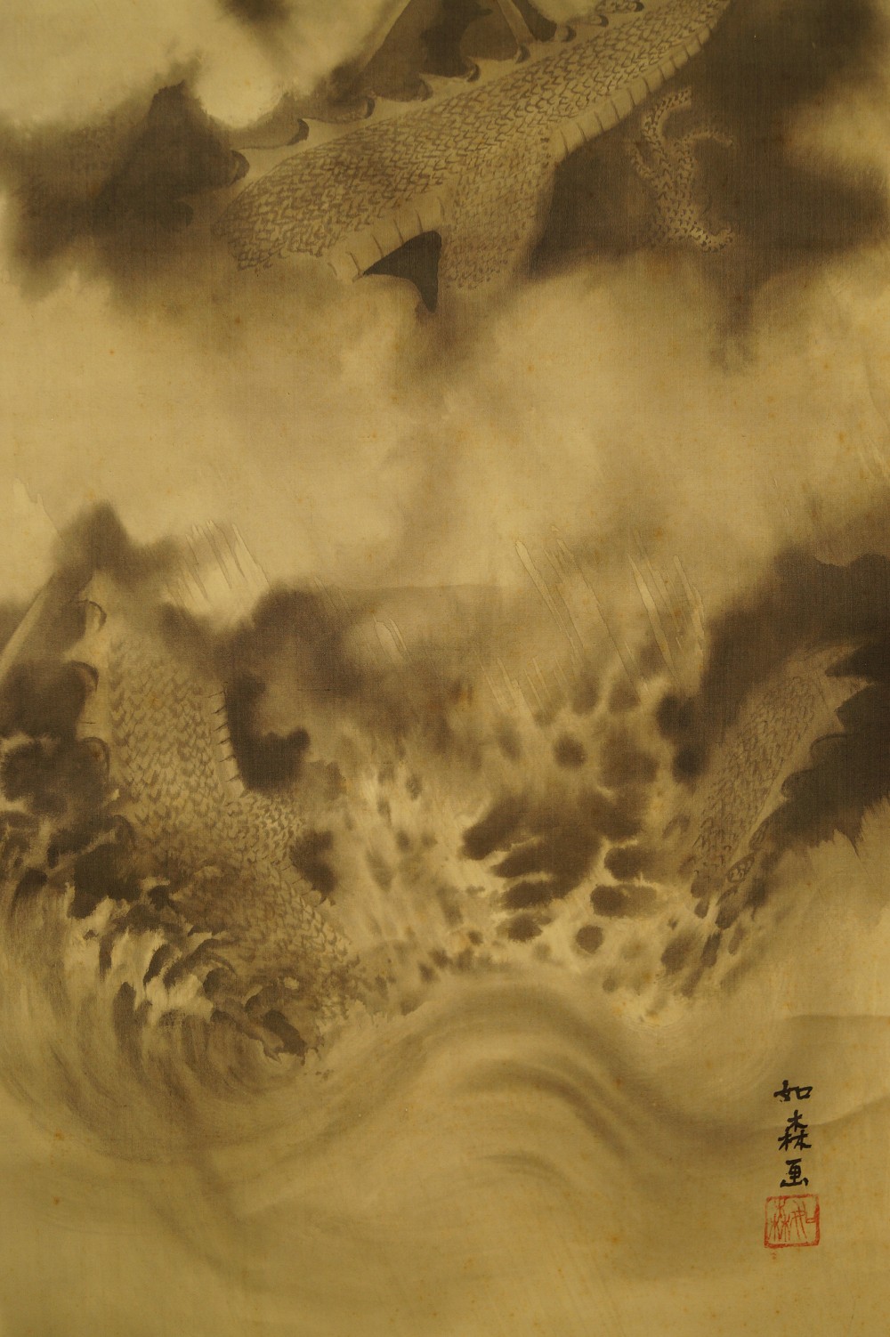 Drachen Kakemono Wellen Motiv Nahaufnahme 1