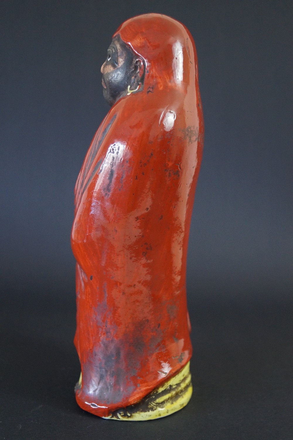 Bodhidharma Daruma Figur aus Kutani Porzellan Seitenansicht 3
