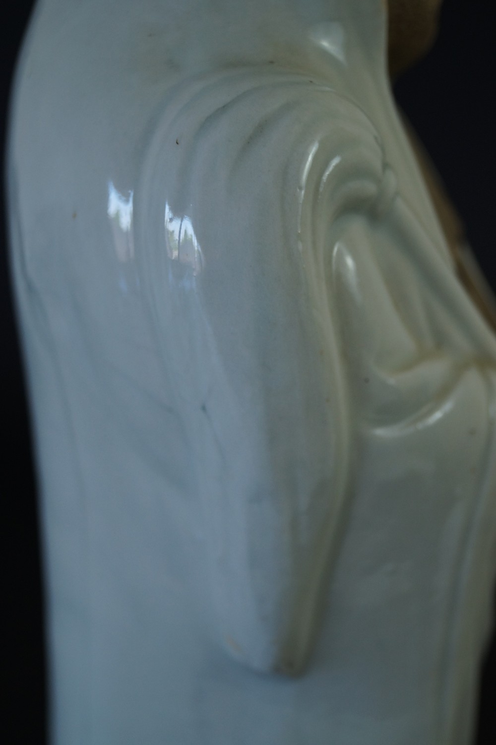 Japanische Bodhidharma Daruma Figur aus Kutani Porzellan Motiv Nahaufnahme 4