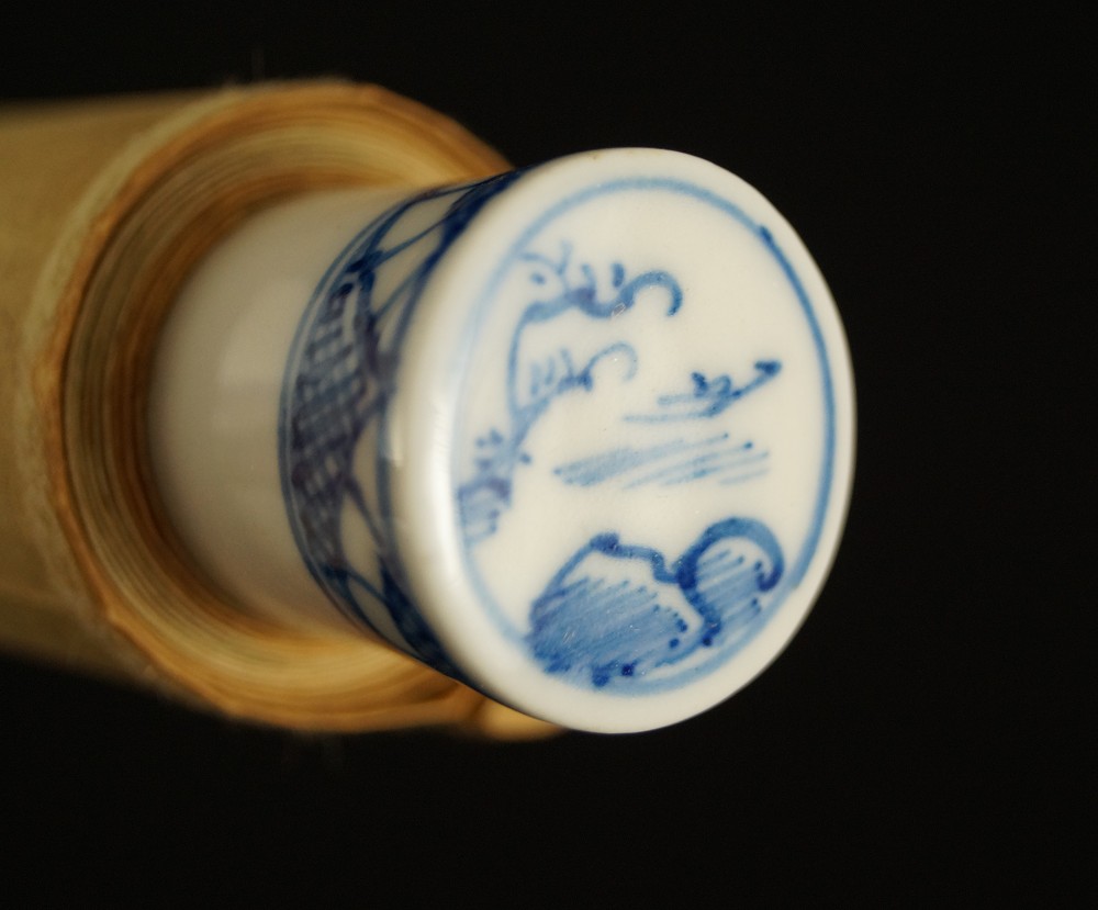 Alter Zen-Moench unter Kirschblueten Rollendetail 3